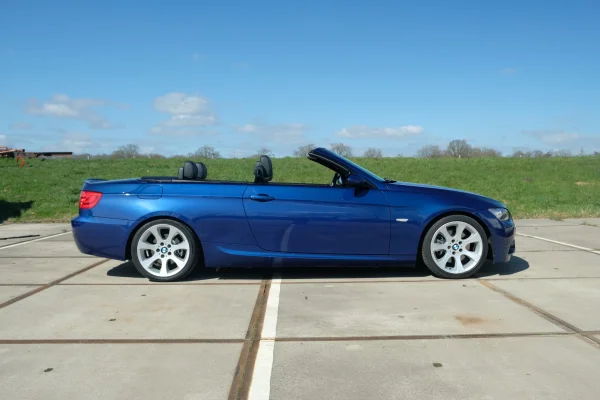 Foto 1 van fotogallerij BMW 325i Cabrio uit 2010