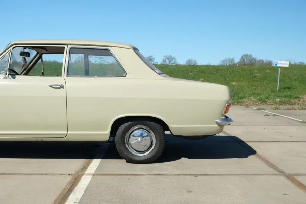 Foto 10 van fotogallerij Opel B Kadett uit 1970