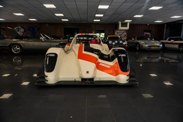 Foto 11 van fotogallerij Radical SR8 V8 uit 2008