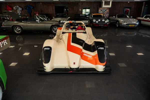 Foto 9 van fotogallerij Radical SR8 V8 uit 2008