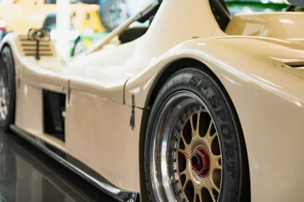 Foto 5 van fotogallerij Radical SR8 V8 uit 2008