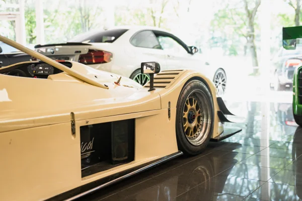 Foto 4 van fotogallerij Radical SR8 V8 uit 2008