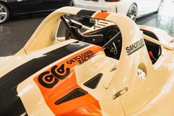 Foto 2 van fotogallerij Radical SR8 V8 uit 2008