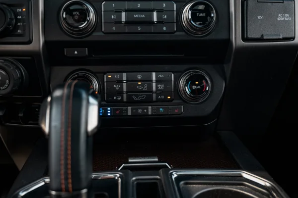 Foto 26 van fotogallerij Ford F150 Raptor uit 2018