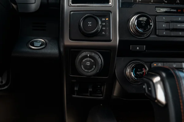 Foto 27 van fotogallerij Ford F150 Raptor uit 2018