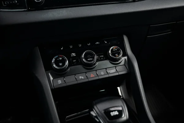 Foto 29 van fotogallerij Skoda Karoq 1.5TSI DSG7 uit 2022