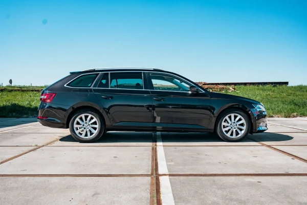 Foto 8 van fotogallerij Skoda Superb Combi uit 2018