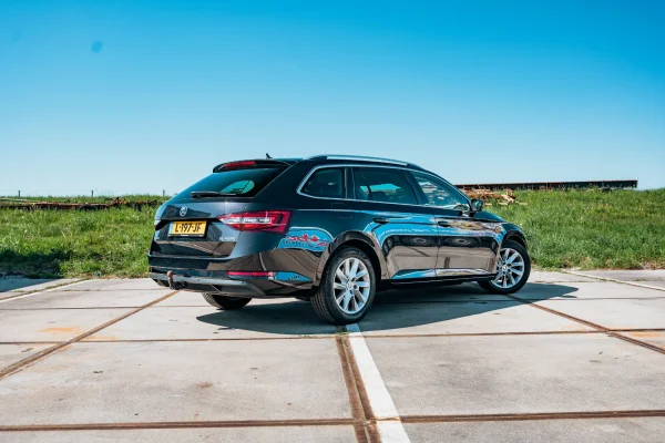 Foto 12 van fotogallerij Skoda Superb Combi uit 2018