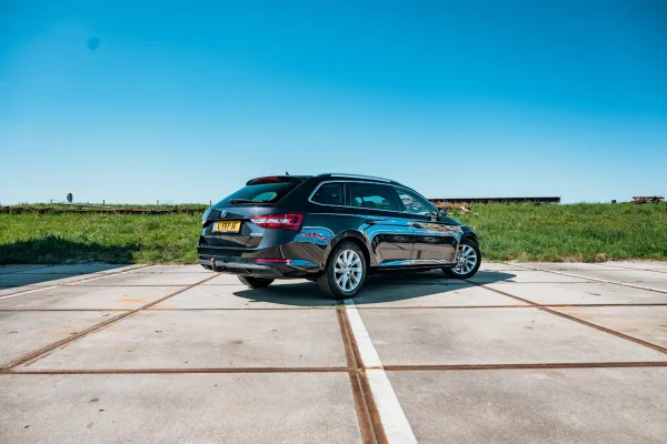 Foto 11 van fotogallerij Skoda Superb Combi uit 2018