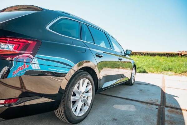 Foto 16 van fotogallerij Skoda Superb Combi uit 2018