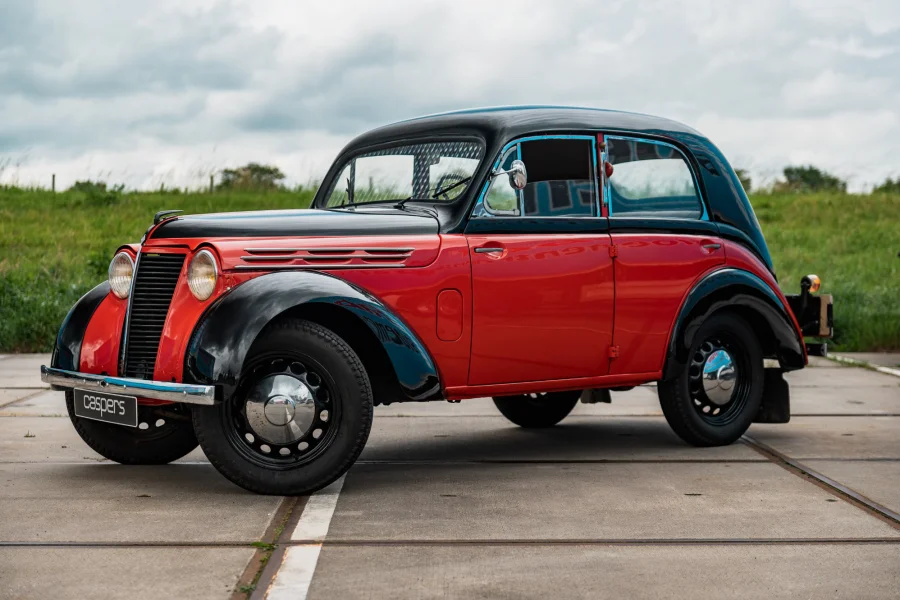 Foto 0 van fotogallerij Renault Juvaquatre uit 1947