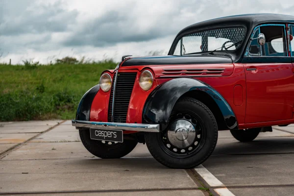 Foto 2 van fotogallerij Renault Juvaquatre uit 1947