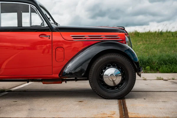 Foto 7 van fotogallerij Renault Juvaquatre uit 1947