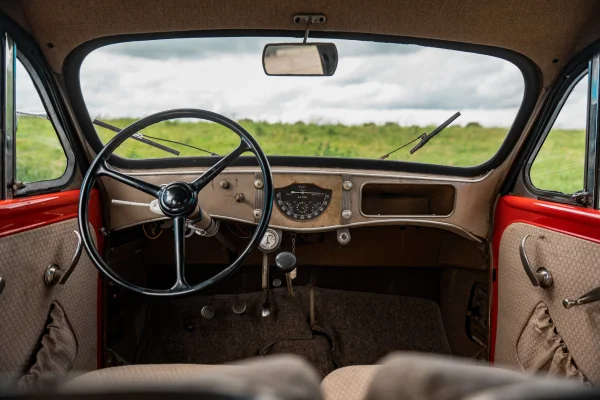 Foto 1 van fotogallerij Renault Juvaquatre uit 1947
