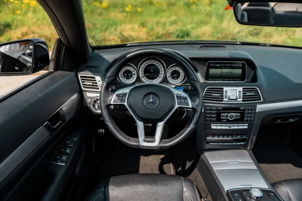 Foto 10 van fotogallerij Mercedes-Benz E-klasse 200 Cabrio uit 2014
