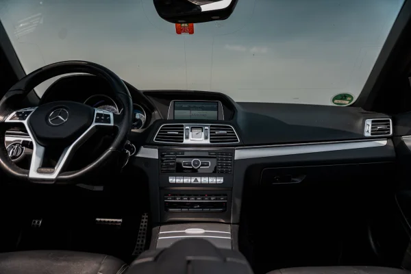 Foto 12 van fotogallerij Mercedes-Benz E-klasse 200 Cabrio uit 2014