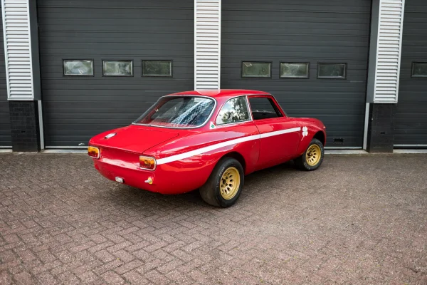 Foto 13 van fotogallerij Alfa Romeo Giulia Sprint GTA hommage uit 1970