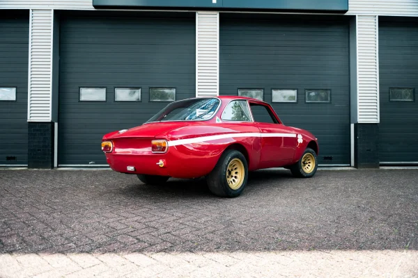 Foto 1 van fotogallerij Alfa Romeo Giulia Sprint GTA hommage uit 1970