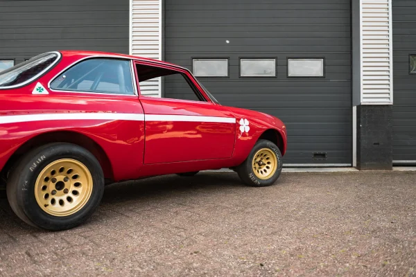 Foto 5 van fotogallerij Alfa Romeo Giulia Sprint GTA hommage uit 1970