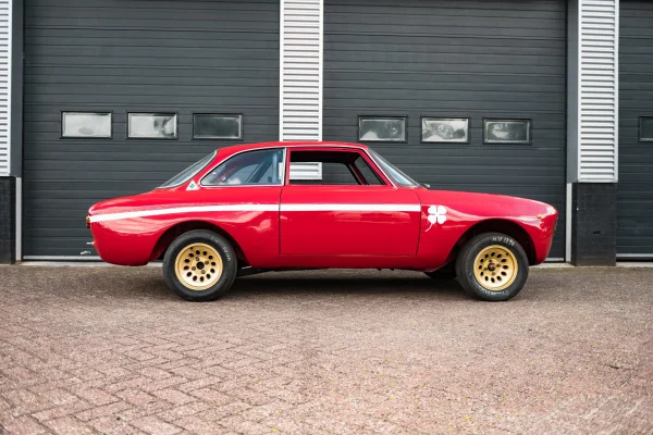 Foto 4 van fotogallerij Alfa Romeo Giulia Sprint GTA hommage uit 1970