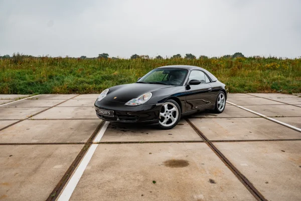 Foto 2 van fotogallerij Porsche 911 Cabrio uit 1999