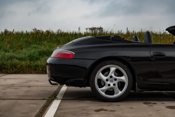 Foto 14 van fotogallerij Porsche 911 Cabrio uit 1999