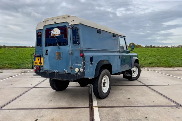 Foto 2 van fotogallerij Land Rover Defender 110 uit 1997