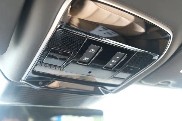 Foto 49 van fotogallerij Land Rover Range Rover P550e Autobiography PHEV uit 2025