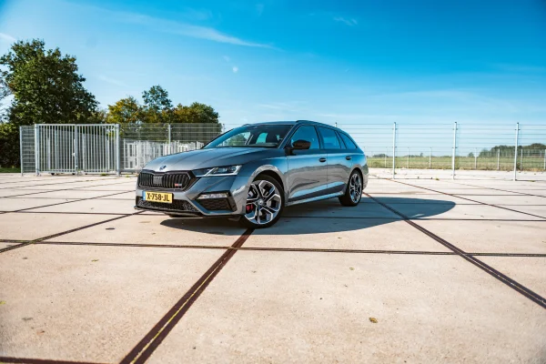 Foto 16 van fotogallerij Skoda Octavia Combi 2.0TSi 245PK RS uit 2023