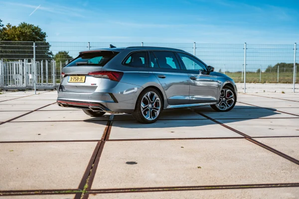 Foto 4 van fotogallerij Skoda Octavia Combi 2.0TSi 245PK RS uit 2023