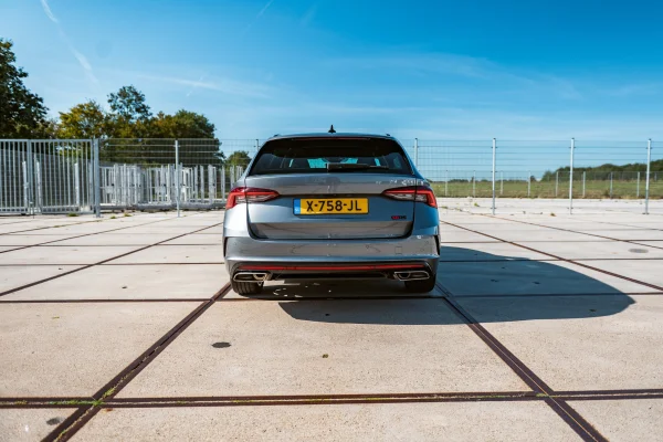 Foto 17 van fotogallerij Skoda Octavia Combi 2.0TSi 245PK RS uit 2023