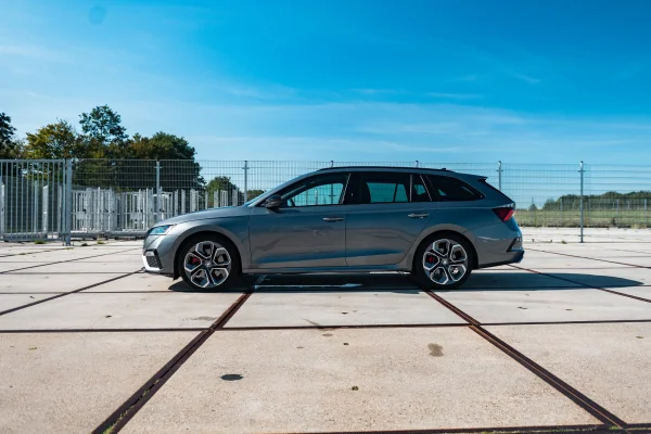 Foto 7 van fotogallerij Skoda Octavia Combi 2.0TSi 245PK RS uit 2023