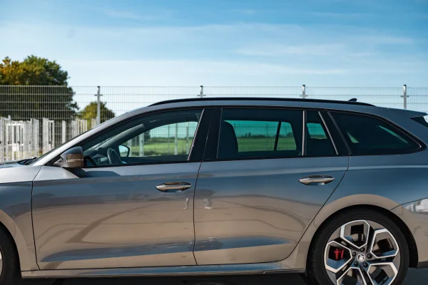 Foto 8 van fotogallerij Skoda Octavia Combi 2.0TSi 245PK RS uit 2023