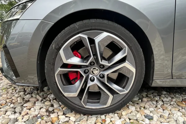 Foto 6 van fotogallerij Skoda Octavia Combi 2.0TSi 245PK RS uit 2023