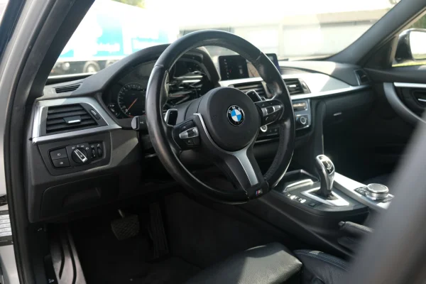Foto 30 van fotogallerij BMW 320i Touring M Sport uit 2018