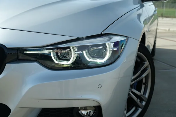 Foto 10 van fotogallerij BMW 320i Touring M Sport uit 2018