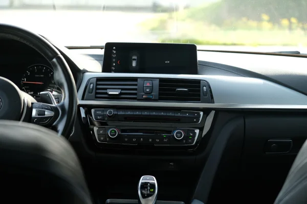 Foto 36 van fotogallerij BMW 320i Touring M Sport uit 2018