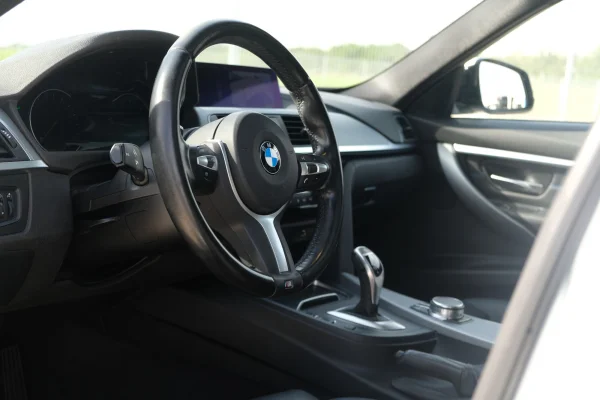 Foto 34 van fotogallerij BMW 320i Touring M Sport uit 2018