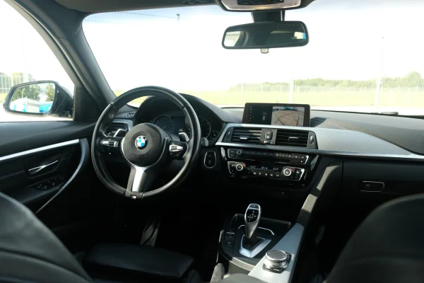 Foto 43 van fotogallerij BMW 320i Touring M Sport uit 2018