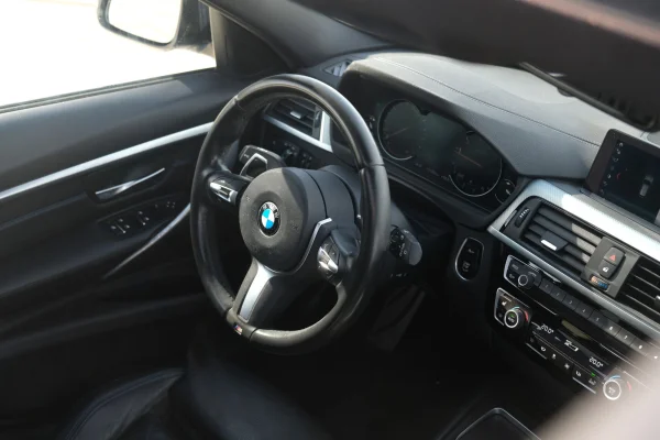 Foto 31 van fotogallerij BMW 320i Touring M Sport uit 2018