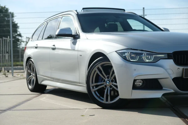 Foto 19 van fotogallerij BMW 320i Touring M Sport uit 2018
