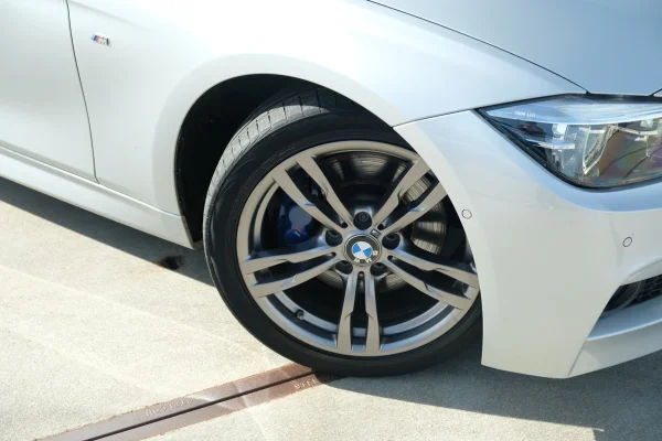 Foto 23 van fotogallerij BMW 320i Touring M Sport uit 2018