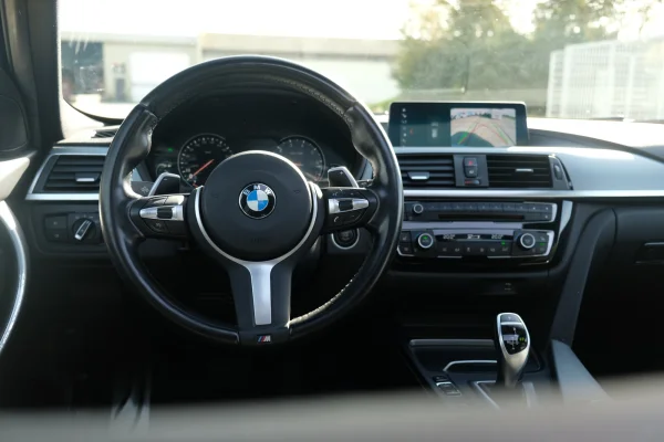 Foto 2 van fotogallerij BMW 320i Touring M Sport uit 2018