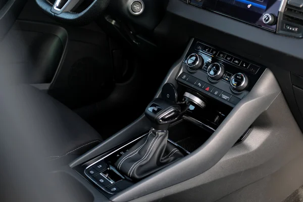 Foto 27 van fotogallerij Skoda Karoq Sportline uit 2020