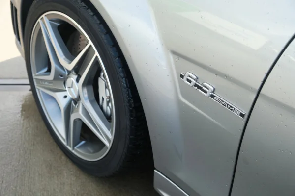 Foto 2 van fotogallerij Mercedes-Benz C-klasse 63 AMG uit 2008