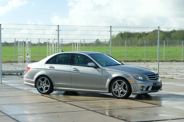 Foto 3 van fotogallerij Mercedes-Benz C-klasse 63 AMG uit 2008
