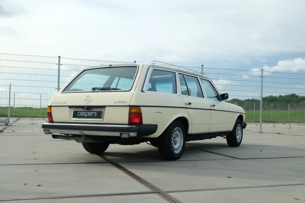 Foto 1 van fotogallerij Mercedes-Benz 300 TD uit 1979