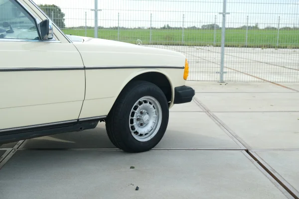 Foto 14 van fotogallerij Mercedes-Benz 300 TD uit 1979