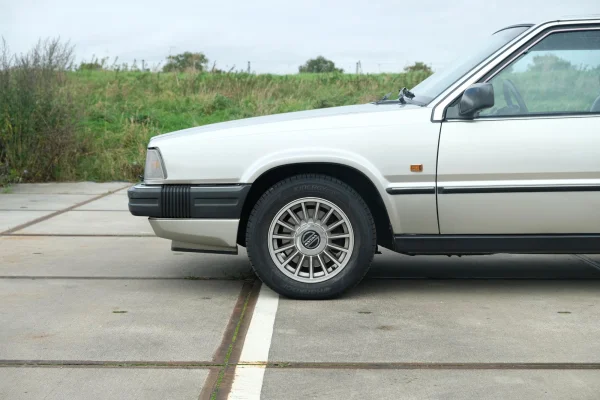 Foto 9 van fotogallerij Volvo 780 Bertone Coupe uit 1986