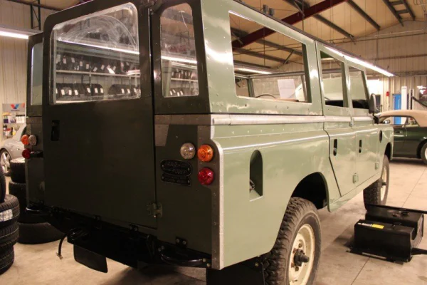 Foto in gallerij voor artikel Restauratie Land-Rover 109 Series III 1979 